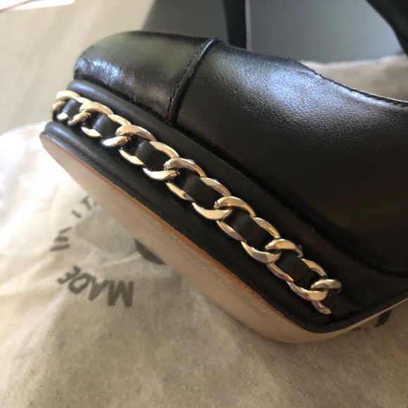 Chanel calfskin chain deco platform heels,
Worn once, in the house, - Picture 3 of 11